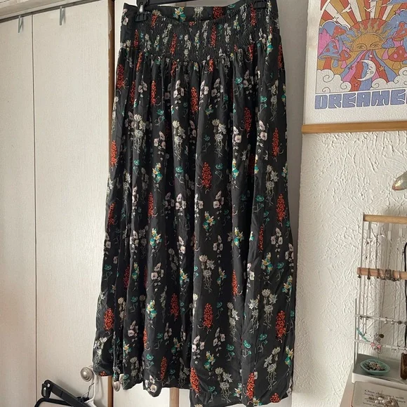 NATURAL LIFE Floral Midi Skirt - Black and Red - Picture 5 of 11
